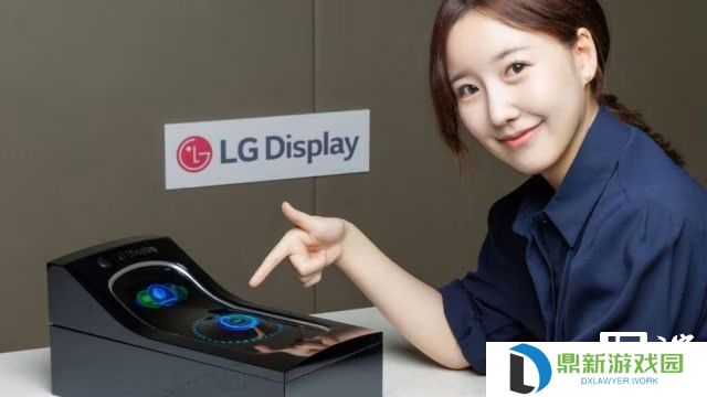 LG 推出可拉伸汽车显示屏：车内空间皆可成屏幕，触控按钮能凸起
