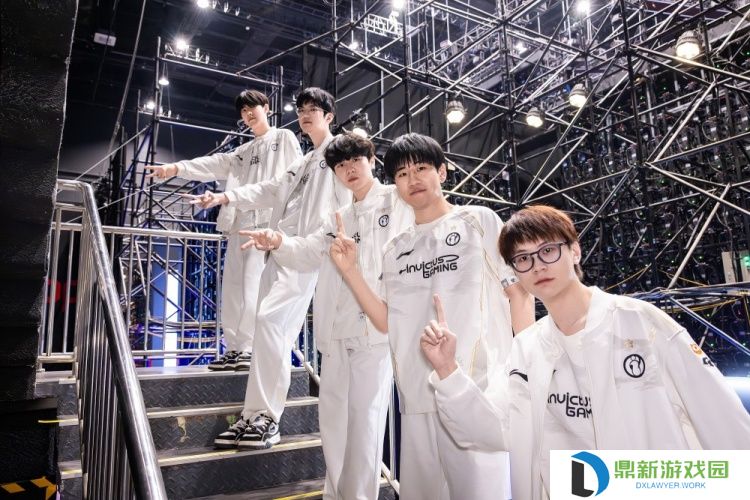 加起来八根手指！Rookie：第八胜！就是这种不加班的感觉！